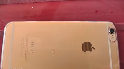 Đến nhậu, tiện tay trộm iphone 6 của chủ nhà