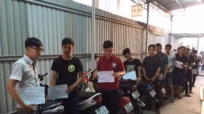 Chặn nhóm quái xế tụ tập, cổ vũ đua xe lúc rạng sáng 