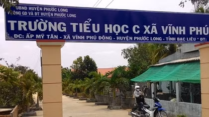 Đình chỉ công tác hiệu trưởng bị tố sàm sỡ nữ sinh