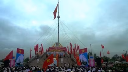 Thượng cờ Thống nhất non sông ở đôi bờ Hiền Lương - Bến Hải 