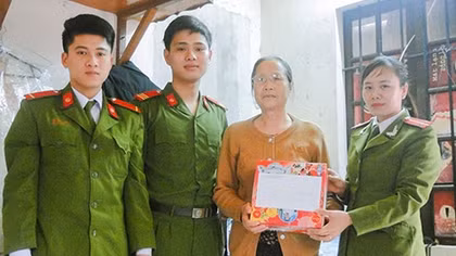Hăng hái công tác Đoàn, hoàn thành tốt chuyên môn 