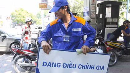 Xăng giảm 816 đồng/ lít từ 3h chiều nay