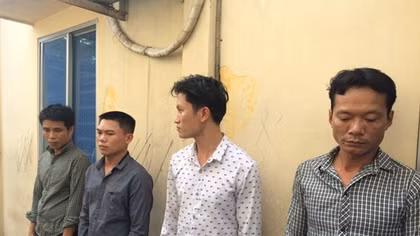 Triệt phá ổ bạc trong quán cà phê chòi