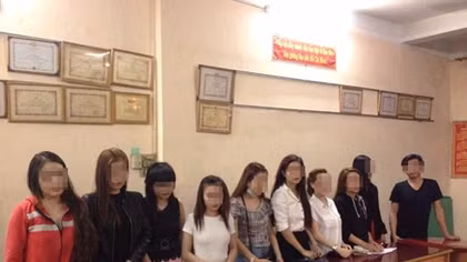 Kiểm tra phát hiện tiếp viên "chân dài" dương tính ma túy