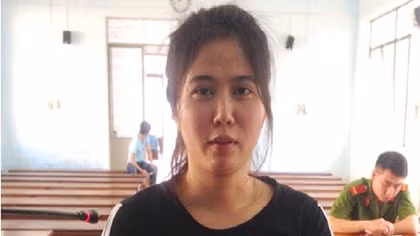 Hot girl lại buôn ma túy trong lúc chữa HIV
