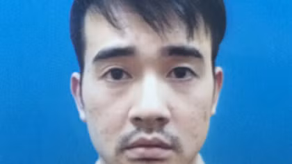 Vờ mượn xe để cầm cố lấy tiền trả nợ