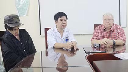 Người có “khuôn mặt quỷ” được hỗ trợ sang Đức phẫu thuật miễn phí