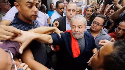 Cựu Tổng thống Brazil Lula da Silva đối mặt với 13 năm tù