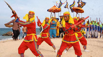 Tháng Giêng, vịn câu bả trạo lần về... Nghinh ông