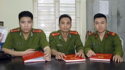 3 cán bộ Công an kịp thời ngăn chặn 2 vụ tự tử