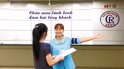 Y tế phải đổi mới từng ngày, lấy người bệnh làm trung tâm