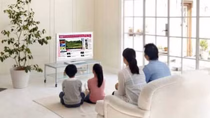 Đang xem truyền hình, bị cướp tấn công
