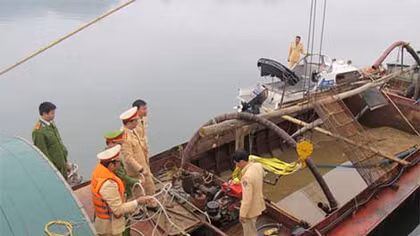 Hà Nội xử lý 202 đối tượng "cát tặc"