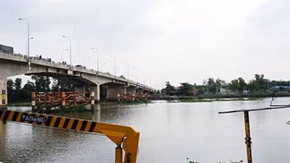Trên đường đi mua đất, người đàn ông 49 tuổi bỗng nhảy cầu tự tử
