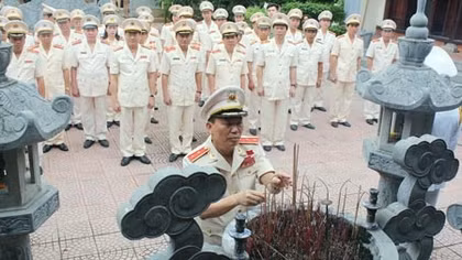 Tổng cục Chính trị CAND dâng hương tưởng nhớ Chủ tịch Hồ Chí Minh