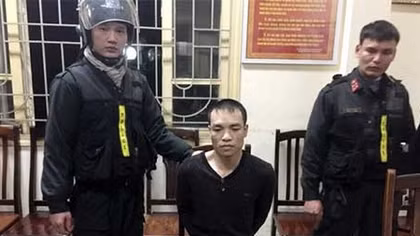 Ngày xuân, xách "hàng nóng" đi đòi nợ thuê