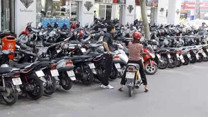 Vi phạm tại các bãi trông giữ xe: Bao giờ hết cảnh bắt cóc bỏ đĩa?