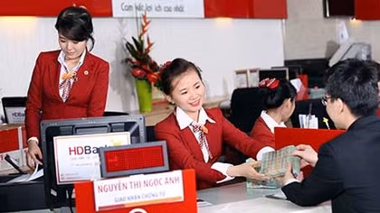 Thách thức “ghìm cương” lãi suất năm 2016