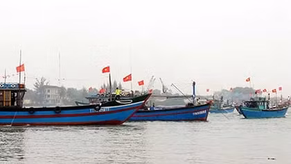 Hàng trăm tàu cá háo hức “xông biển” đầu năm