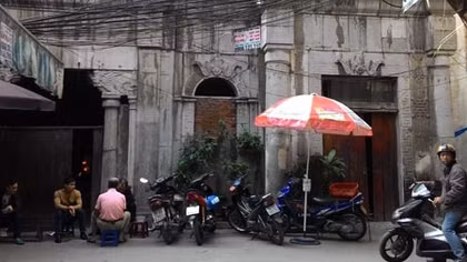 Kì lạ lăng mộ cổ giữa lòng Hà Nội từng là nơi ở của nhiều hộ dân