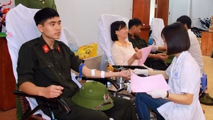 Đoàn viên thanh niên Tổng cục VIII tham gia hiến máu nhân đạo