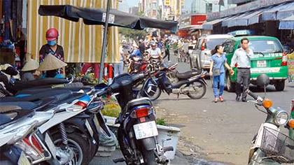 Lấn chiếm vỉa hè, lòng đường tại Đà Nẵng: Căn bệnh chưa có thuốc “đặc trị”