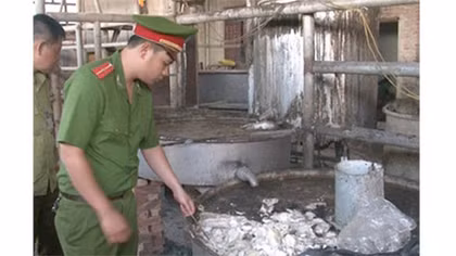 Thu giữ hơn 3 tấn mỡ bẩn