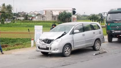 Hàng loạt xe tải đấu đầu gây TNGT liên hoàn