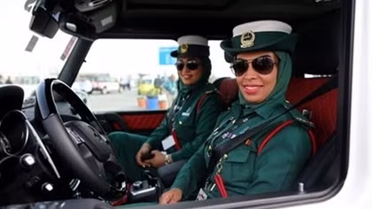 Cảnh sát Dubai ở nơi siêu giàu