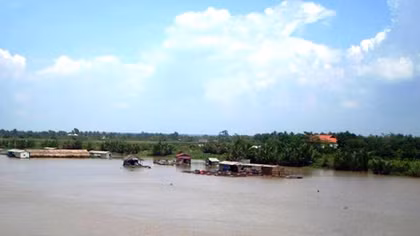Chuyện buồn về những “tỷ phú chân đất”