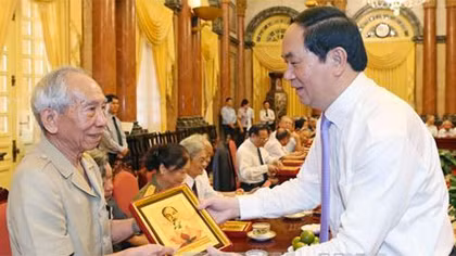 Chủ tịch nước Trần Đại Quang gặp mặt cán bộ từng phục vụ, bảo vệ Bác Hồ