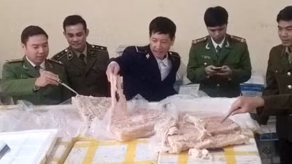 Phát hiện trên 3 tấn lòng lợn nhập lậu