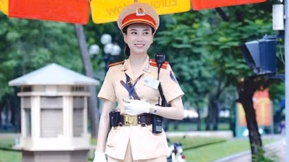 Những bóng hồng đứng chốt giờ cao điểm