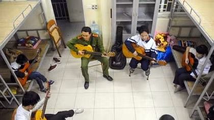 Thư khen đồng chí Thượng úy Trần Anh Tuấn