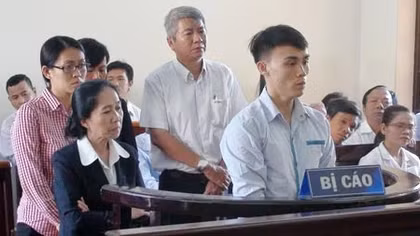 Các đối tượng tham ô gần 10 tỷ đồng của điện lực lãnh án