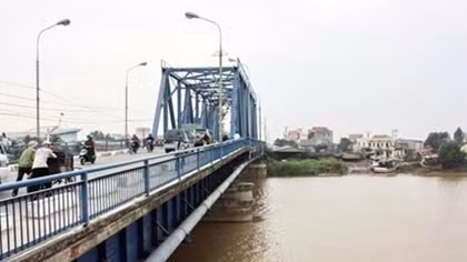 Cấm các phương tiện và người đi bộ qua lại cầu Rào 1 từ 14-3