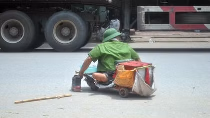 “Nhặt” được vợ sau 30 năm ăn mày thiên hạ