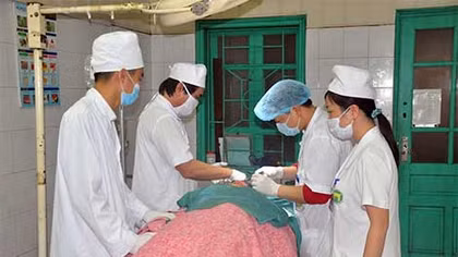 Chạy đua giành giật sự sống cho các nạn nhân vụ nổ tại Hà Đông