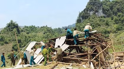 Giông lốc kinh hoàng ở Sơn La làm 1 người chết, hàng ngàn ngôi nhà bị tốc mái