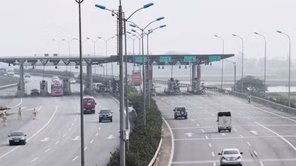 Xe sử dụng thẻ “ưu tiên” giả để trốn phí trên cao tốc Cầu Giẽ-Ninh Bình 