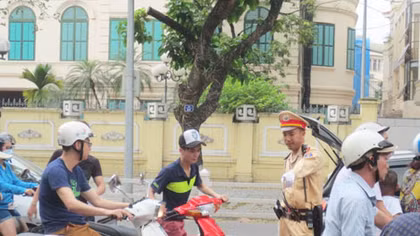 Gia tăng vi phạm giao thông mùa nắng nóng