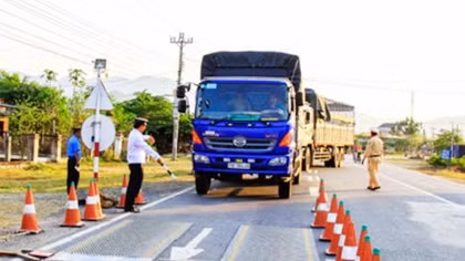 Vẫn còn trên 5 nghìn xe quá tải vi phạm trong tháng 4