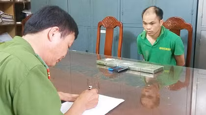 3 anh em họ bị bắt cùng 5 bánh heroin