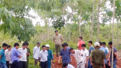 Phát hiện thi thể nam giới với nhiều vết đâm trong nông trường cao su
