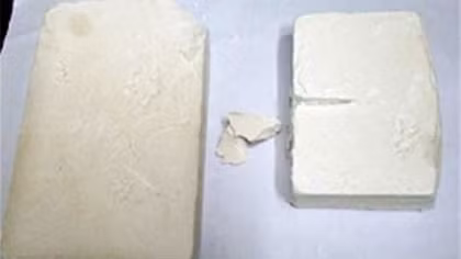 Chú họ vừa ra tù, rủ cháu đi buôn ma túy thì bị bắt