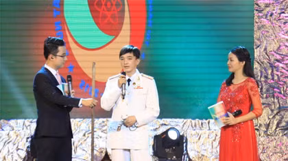 Tài năng trẻ Công an kể chuyện “khui” ra ma tuý giấu trong bình xăng
