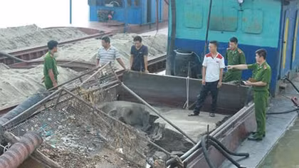 Bắt giữ 3 tàu, tạm giữ 6 "cát tặc" trên sông Hồng 