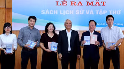 Ra mắt sách “65 năm lịch sử Ủy ban Hòa bình Việt Nam” và tập thơ “Tiếng hát Hòa bình”