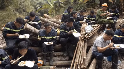 Cuộc đua với thời gian của hàng trăm cán bộ, chiến sĩ trong lòng hầm 