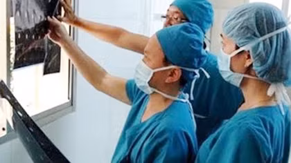 Ngã từ gác xép xuống, một trẻ bị chấn thương sọ não 
